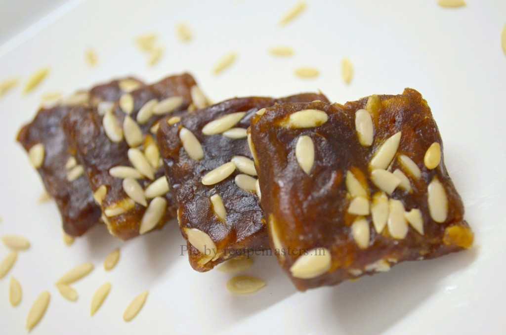 banana dates squares